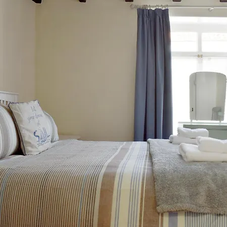 펜션 Cobblestones 휫비