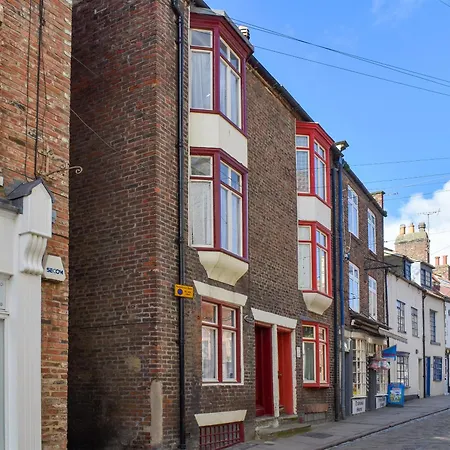 Cobblestones Уитби