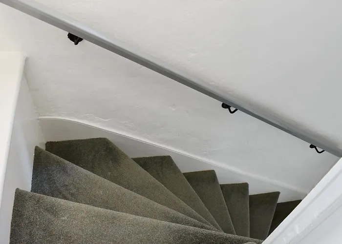 Cobblestones * ويتبي